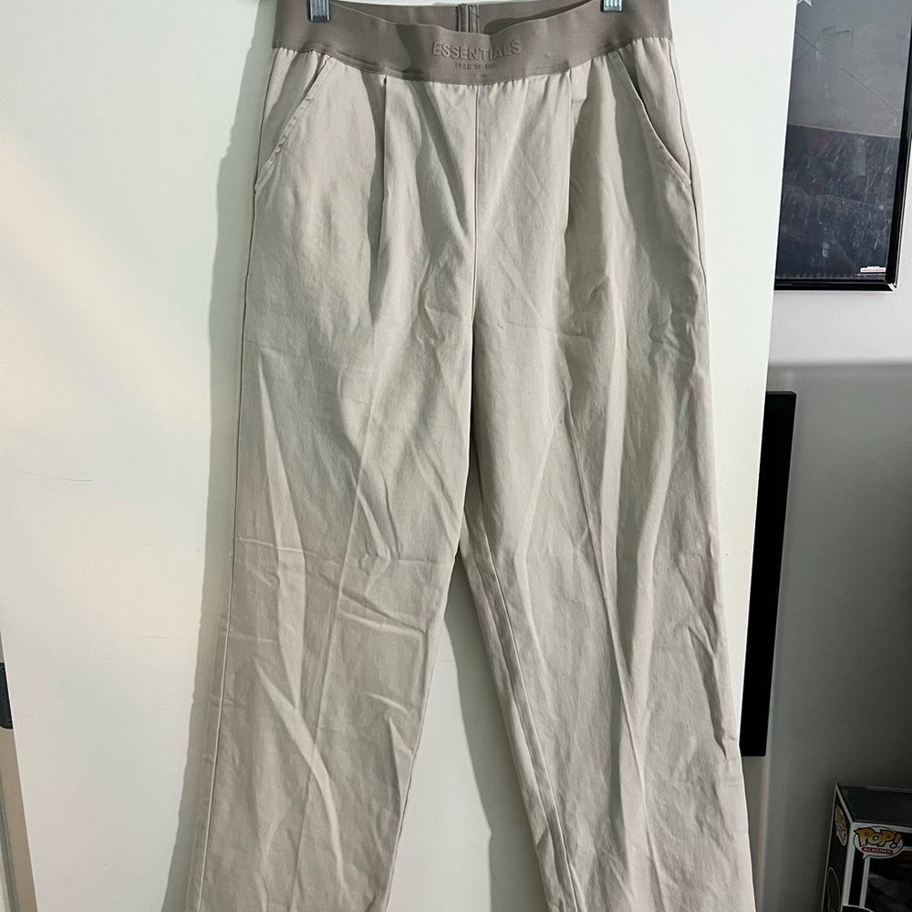 Relaxed Pants
FEAR OF GOD ESSENTIALS